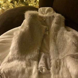 So pretty for winter styles!! Maison Jules Vest Size Medium NWT